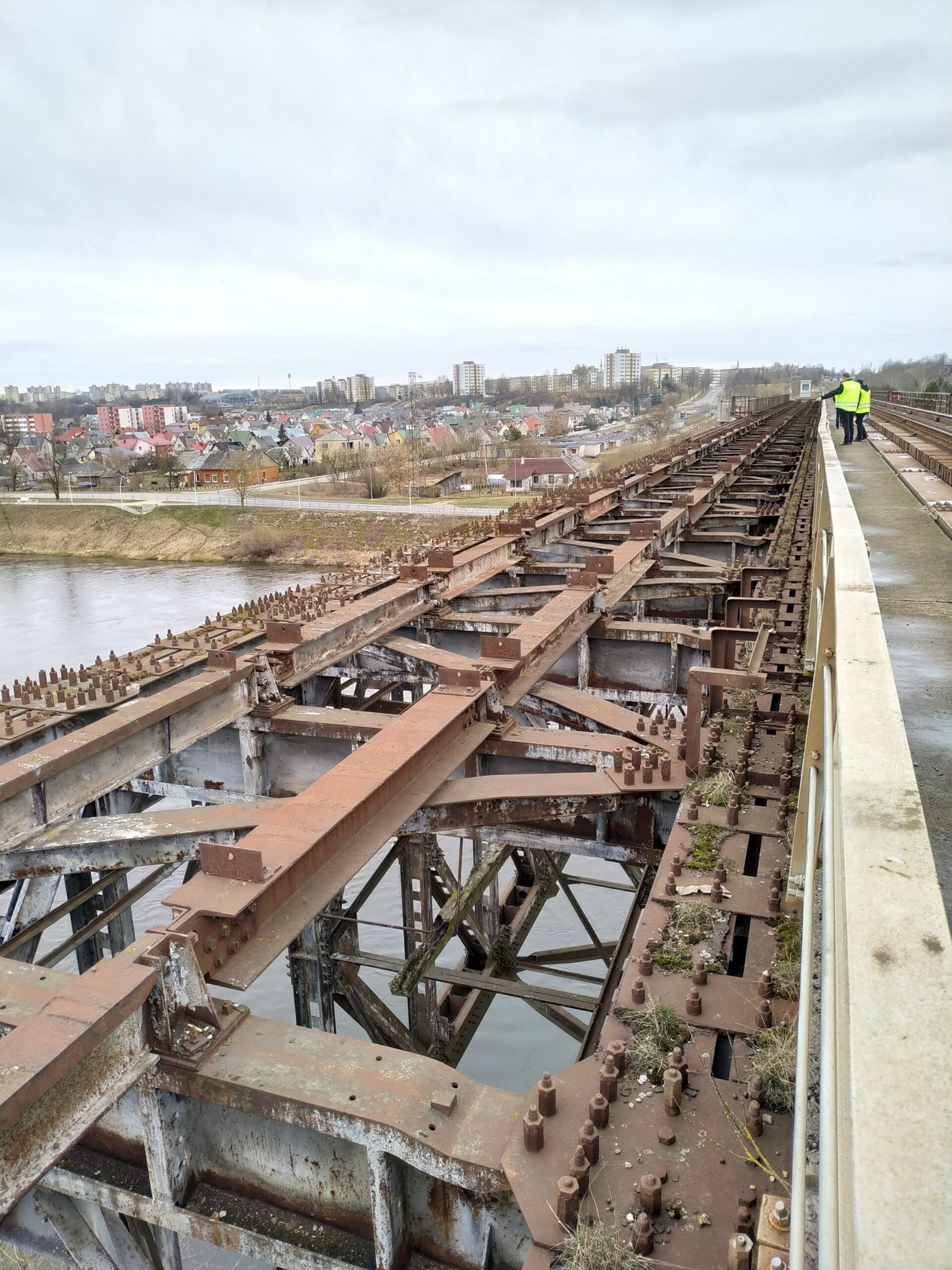 „Lietuvos geležinkelių infrastruktūra“ rekonstruos svarbiausią tiltą pagrindinėje šalies geležinkelio magistralėje