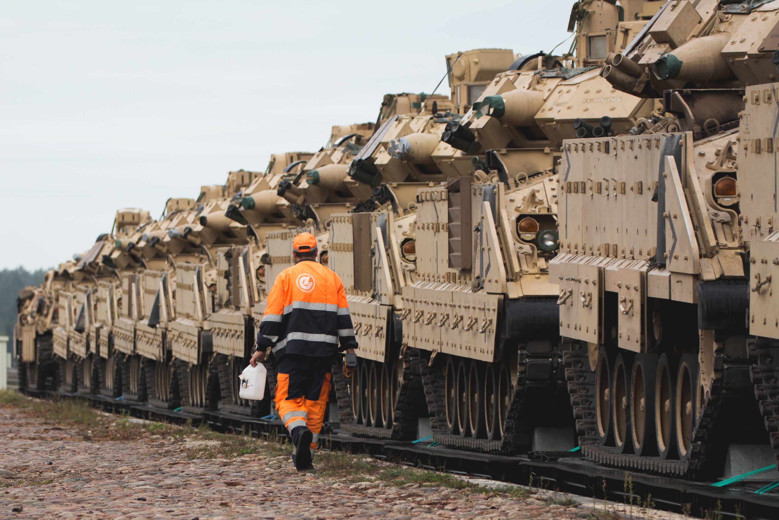 „Rail Baltica“ pritaikys ir karinės technikos gabenimui