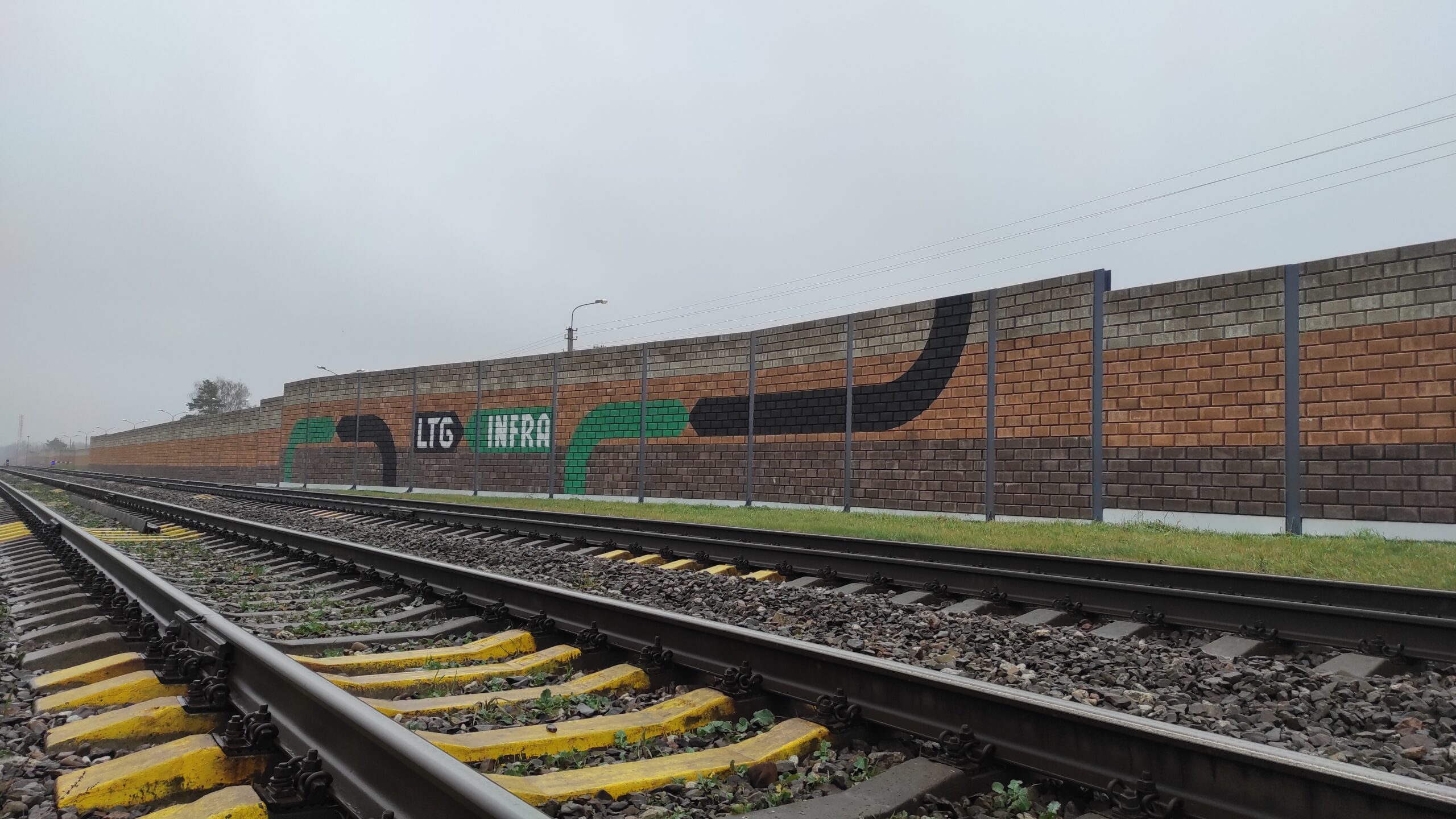 „LTG Infra“ Šiauliuose įrengė triukšmo mažinimo sienutę