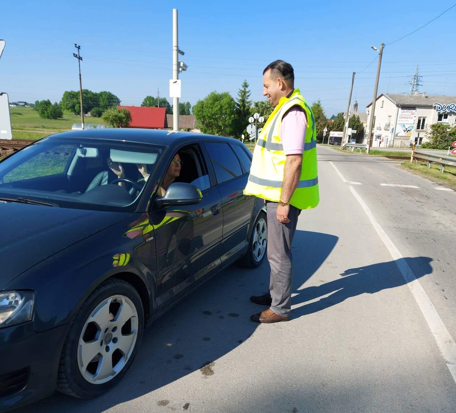 Saugaus elgesio pervažose diena: draugiški reidai, visuotinė pamoka mokyklose ir puskryžiai