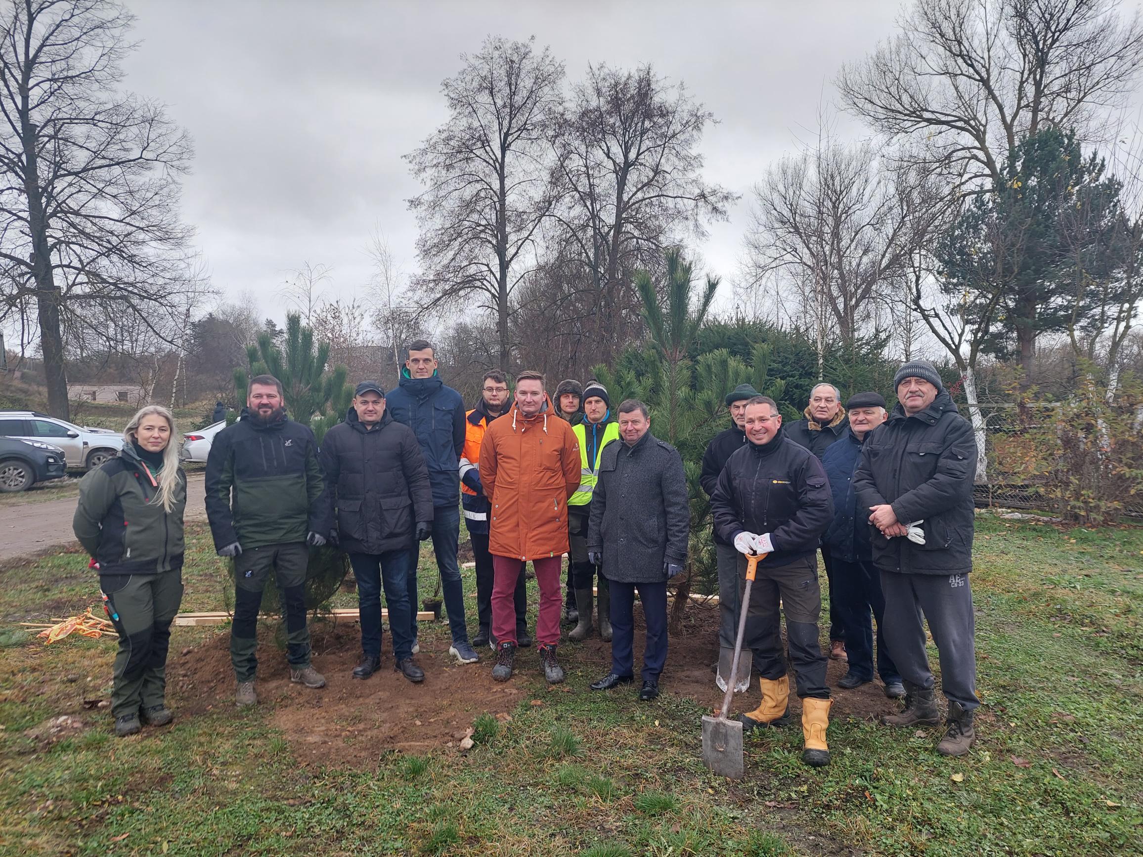„LTG Infra“ Kėdainiuose šalia geležinkelio pasodino 135 medžius