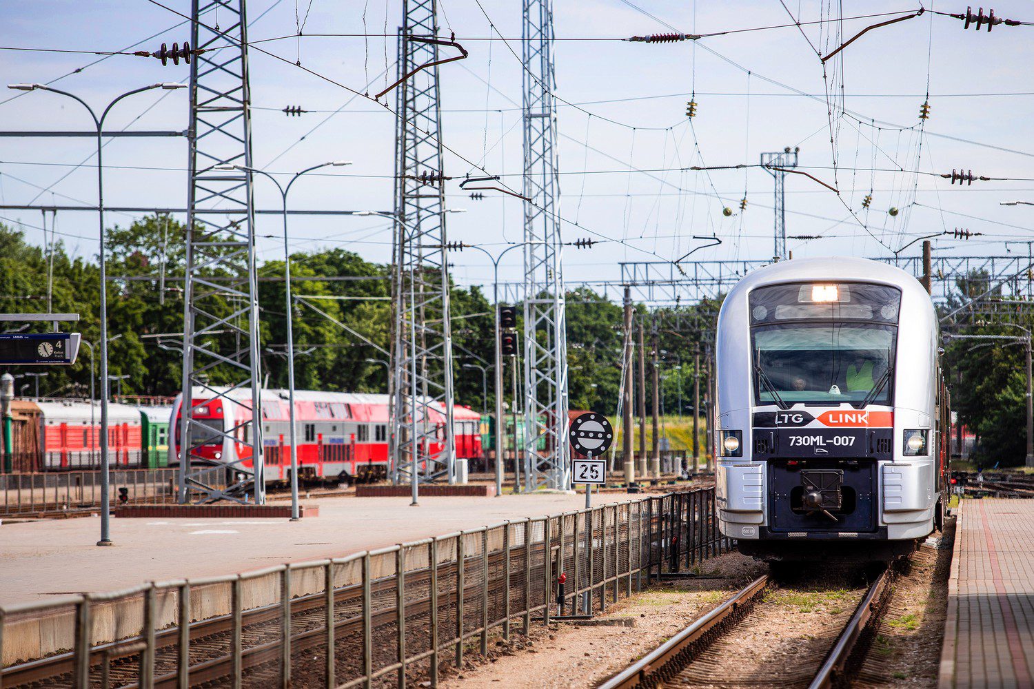 Dėl NATO viršūnių susitikimo laikinai bus atnaujintas traukinių eismas maršrutu Vilnius–Vilniaus oro uostas: kursuos iki 36 kartų per dieną