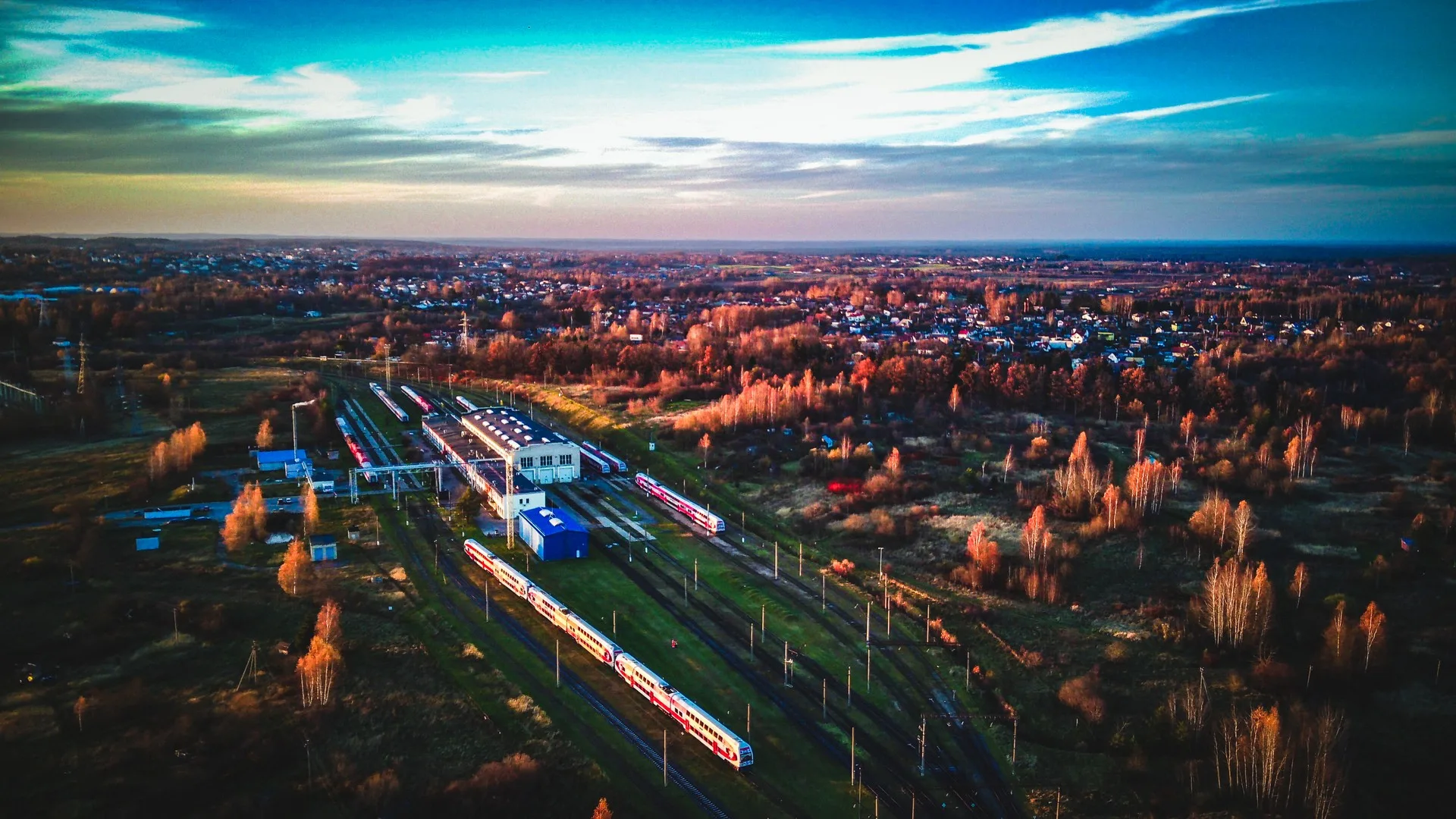 Atnaujintas keleivinių traukinių tvarkaraštis: daugiau sustojimų ir platesnės galimybės keliauti traukiniu