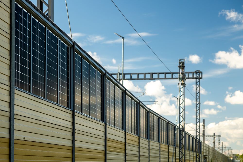 Įgyvendintas unikalus projektas Lietuvoje – elektrą gamins triukšmo slopinimo sienelė