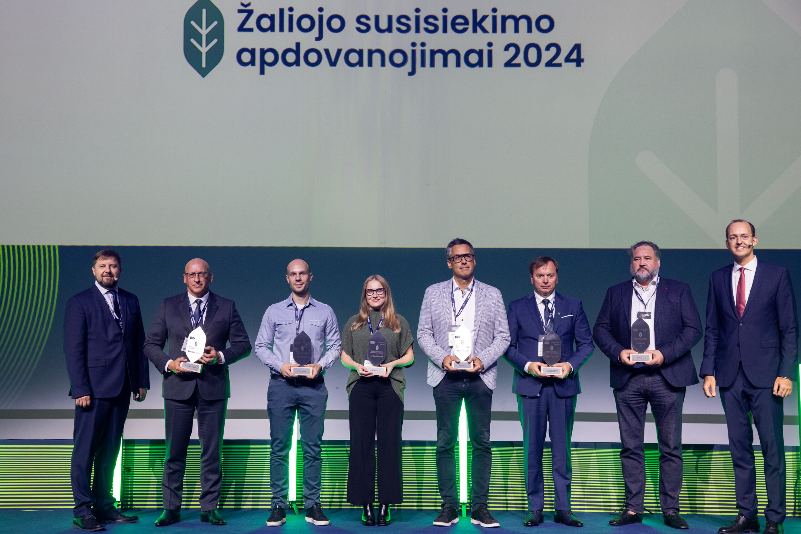 „Žaliojo susisiekimo apdovanojimai“: įvertintos sektoriaus inovacijos – nuo biometanu varomo traktoriaus iki pirmojo žaliojo laivybos maršruto Lietuvoje