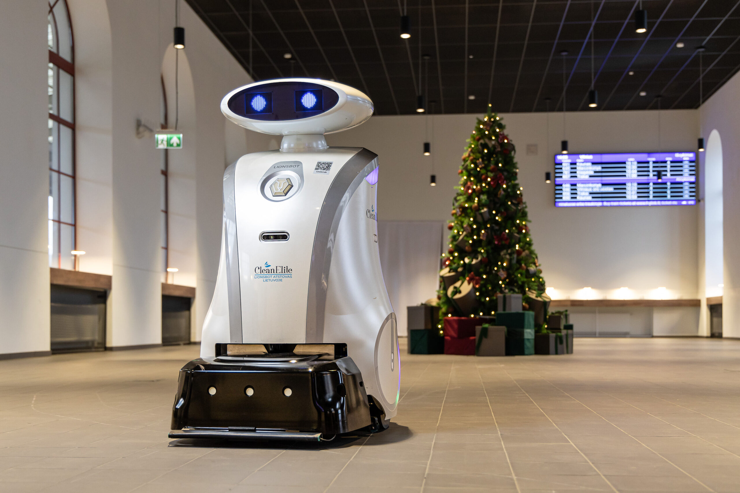Vilniaus geležinkelio stotyje išbandomas valymo robotas