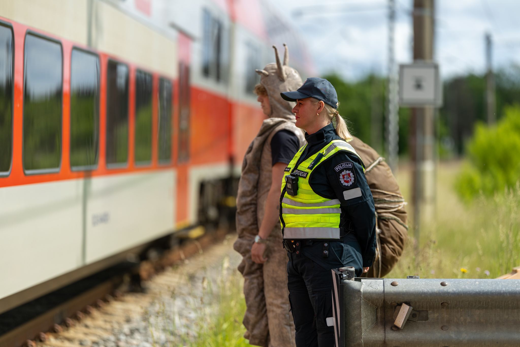 Traukiniui esame lėti kaip sraigė: LTG grupė ragino pervažose elgtis atsakingai