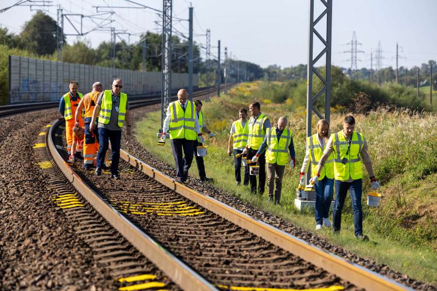 „Saugūs bėgiai“: atnaujinamos geležinkelių pervažos