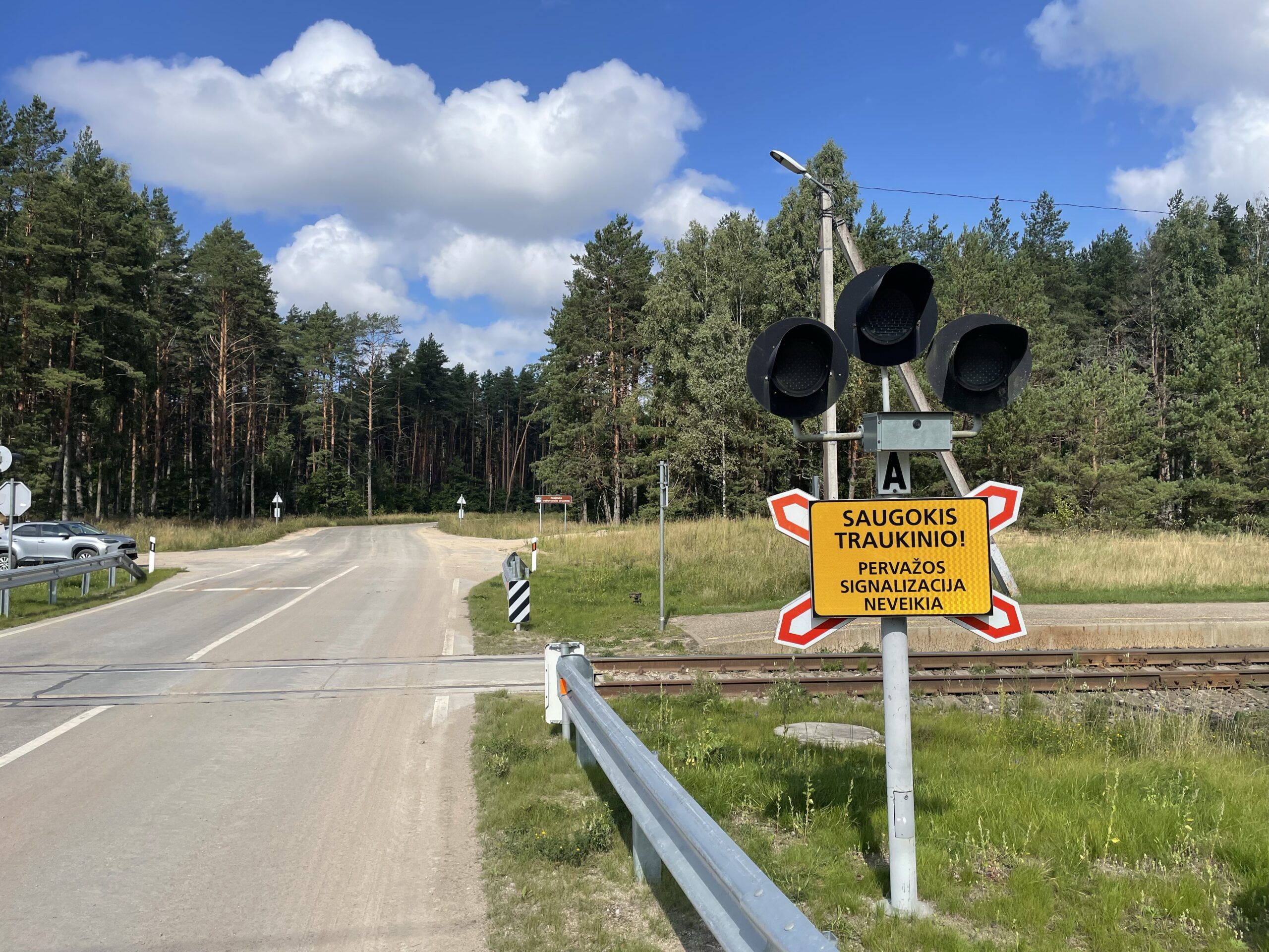 Dėl audros padarinių dalyje Lietuvos pervažų neveikia šviesoforai